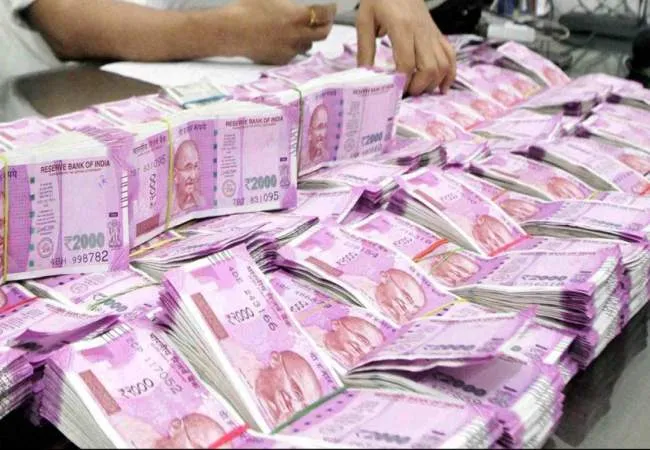 vigilance officers raid at govt office seized the money 